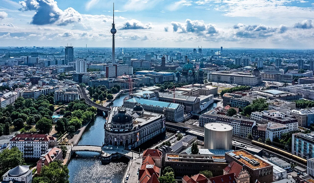 Berlin: location context for commercial infrastructure planning