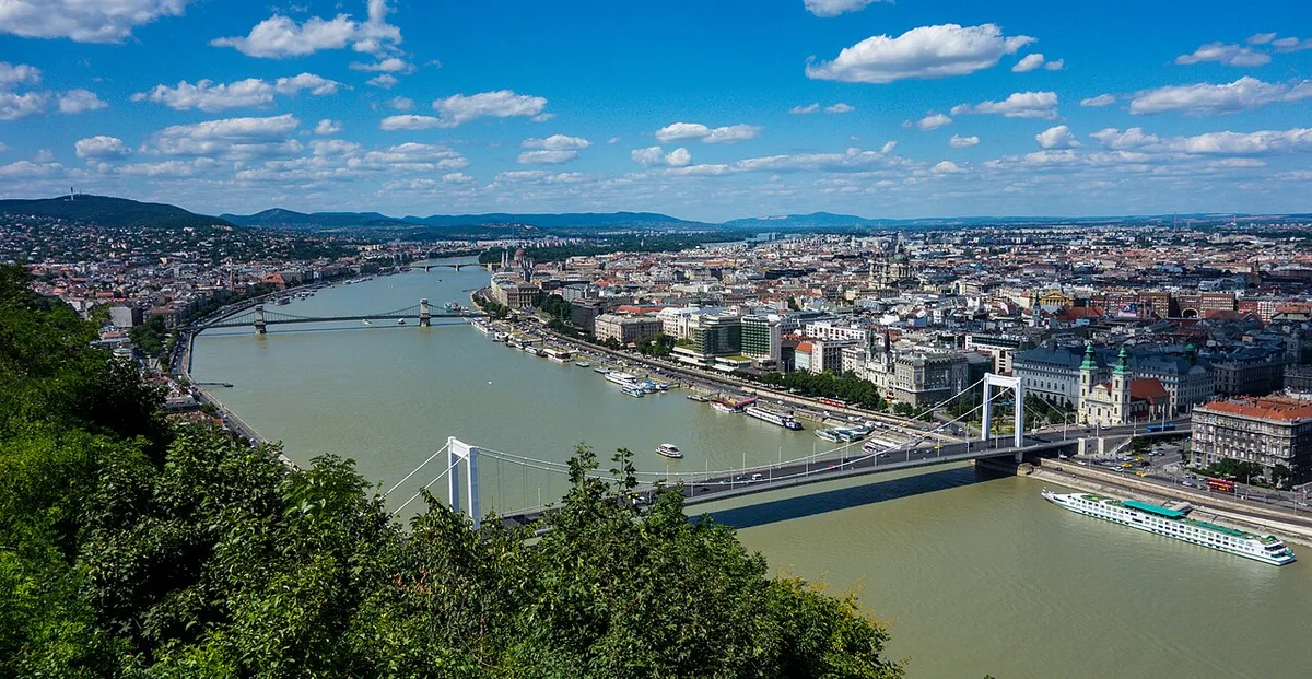 Budapest: location context for commercial infrastructure planning