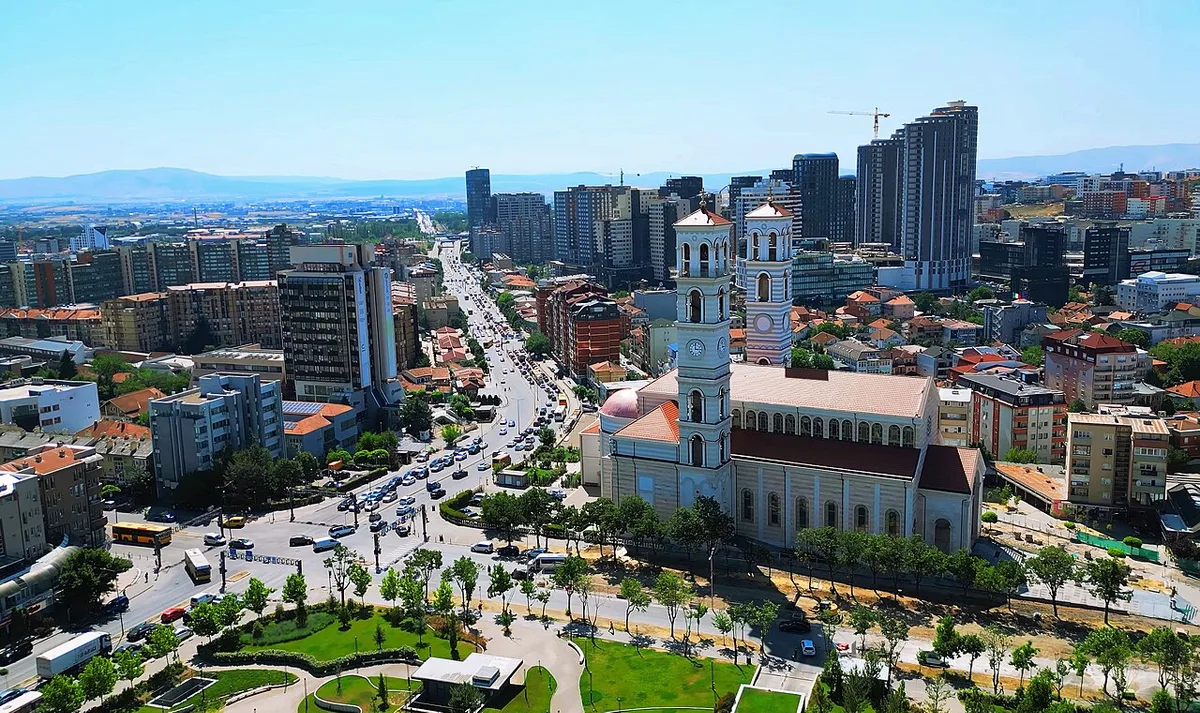Pristina: location context for commercial infrastructure planning