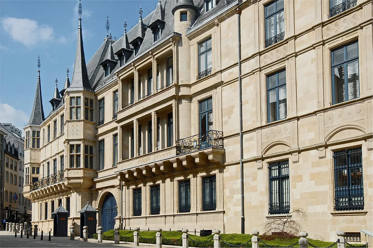 Luxembourg City: location context for commercial infrastructure planning
