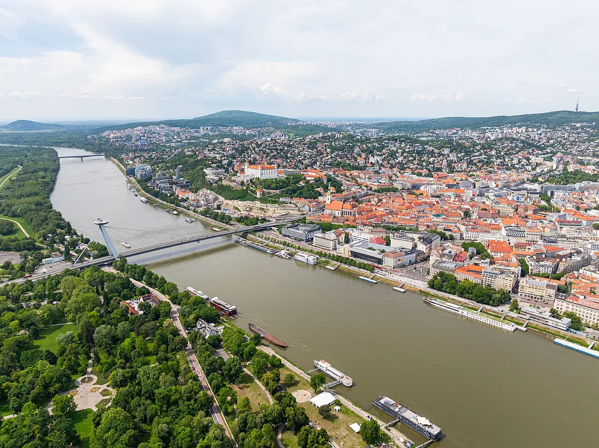 Bratislava: location context for commercial infrastructure planning