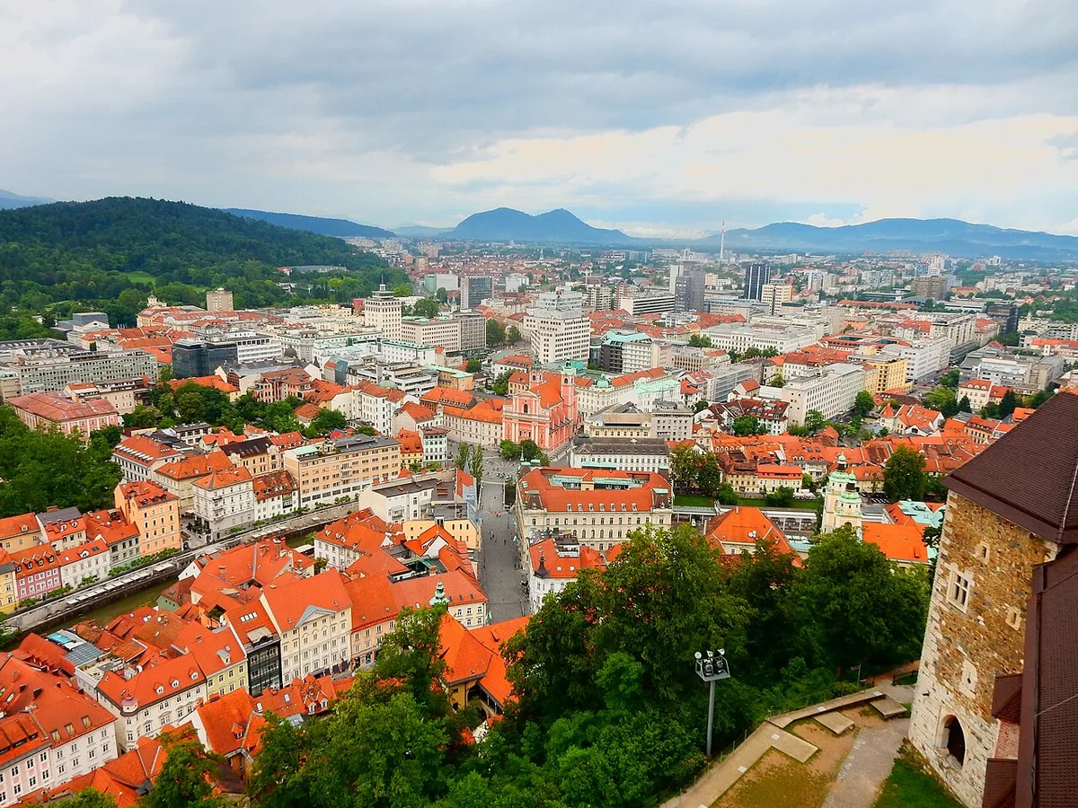 Ljubljana: location context for commercial infrastructure planning