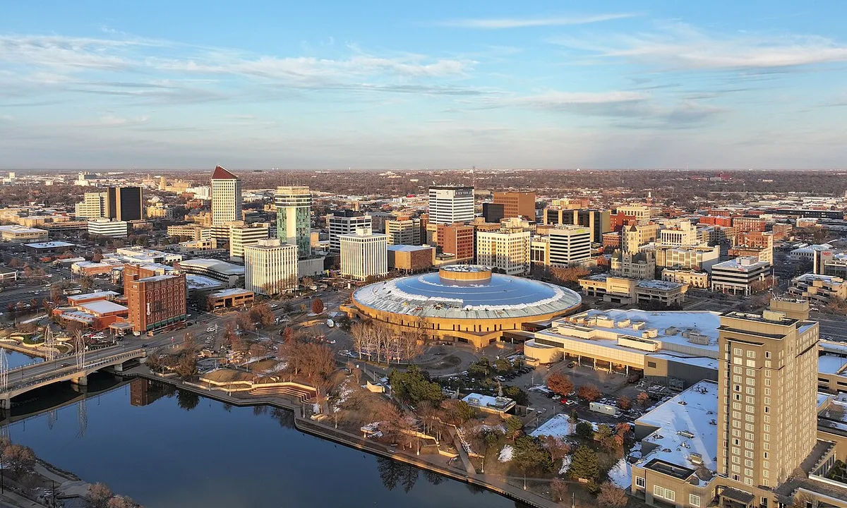 Wichita, Kansas: location context for commercial infrastructure planning
