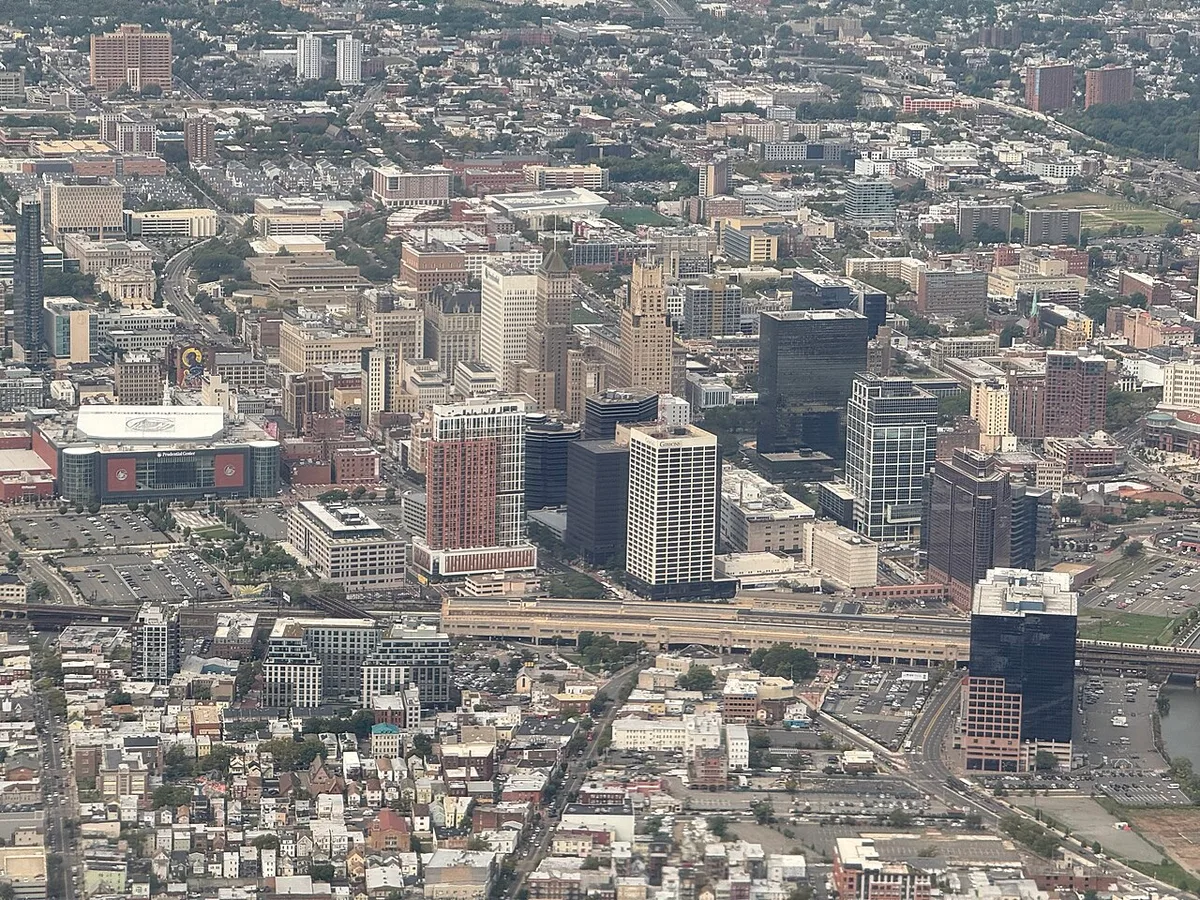Newark, New Jersey: location context for commercial infrastructure planning