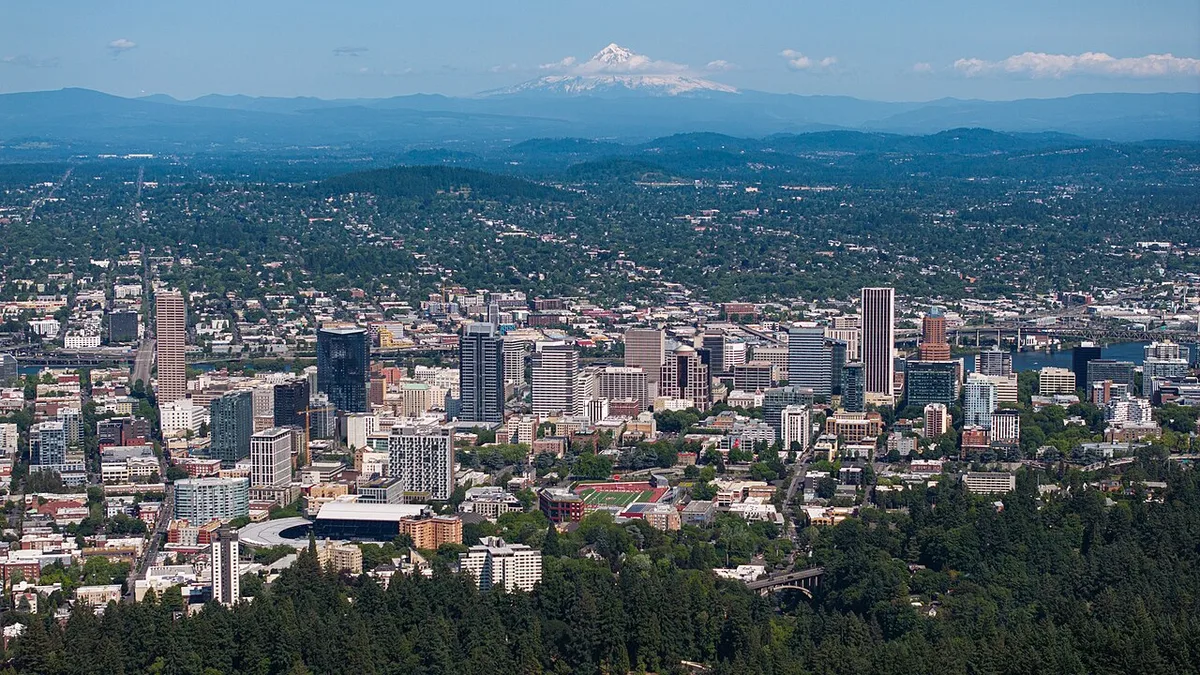 Portland, Oregon: location context for commercial infrastructure planning