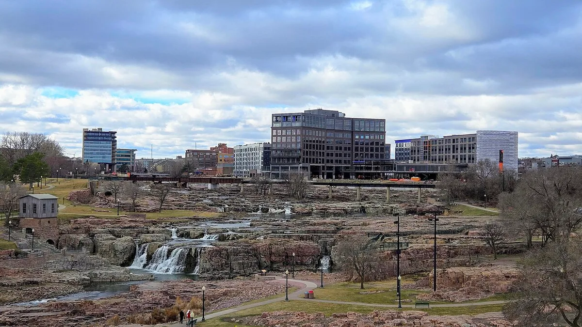 Sioux Falls, South Dakota: location context for commercial infrastructure planning